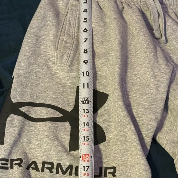 Under Armour Men's Athletic Gray Shorts - Picture 5 of 6